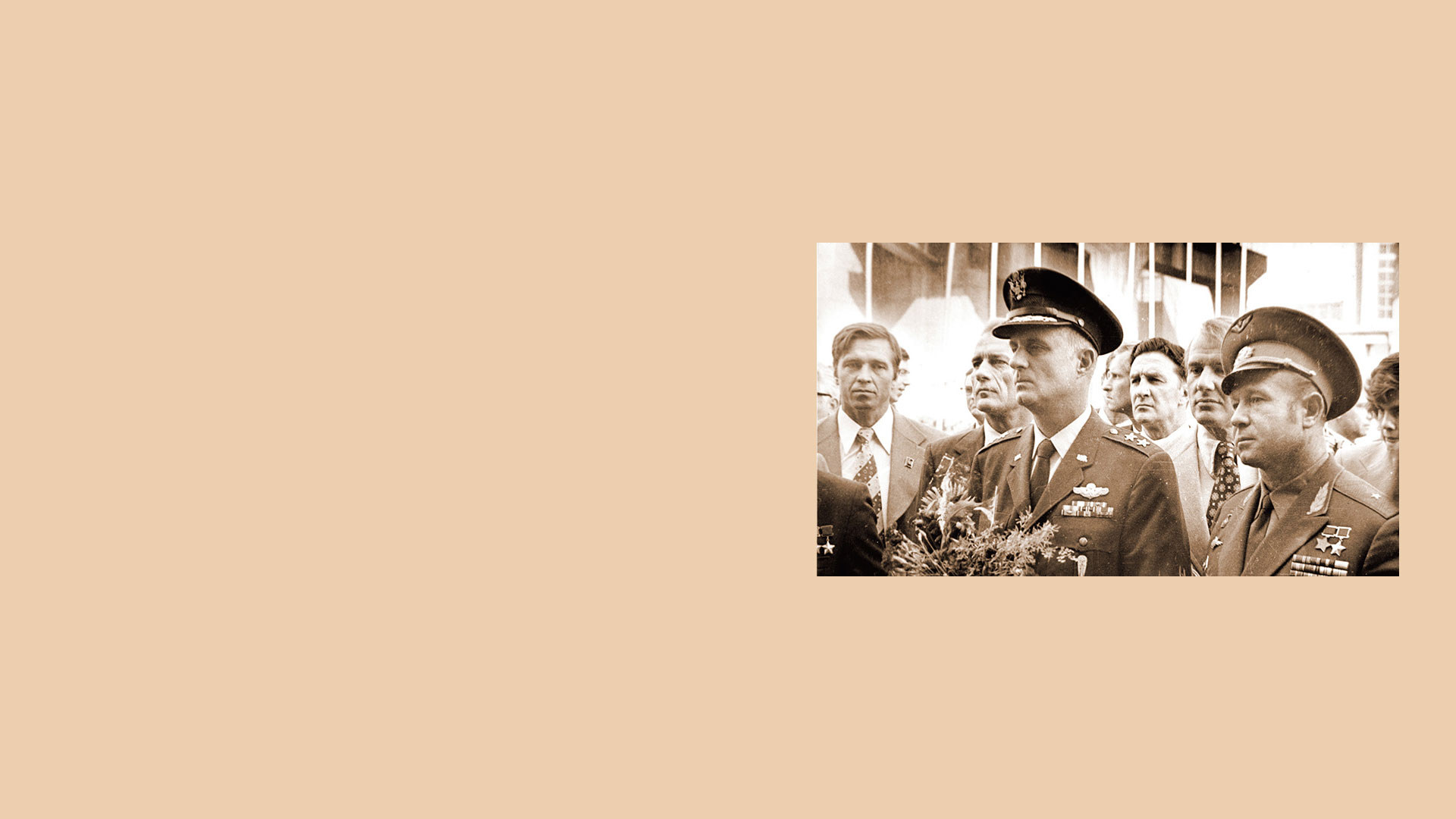 Астронавт Т. Стаффорд и космонавт А. Леонов («Союз—Аполлон») на Волжской ГЭС. 1975 год | Astronaut Thomas Stafford and cosmonaut Alexey Leonov (ASTP) at the Volzhskaya HPP, 1975